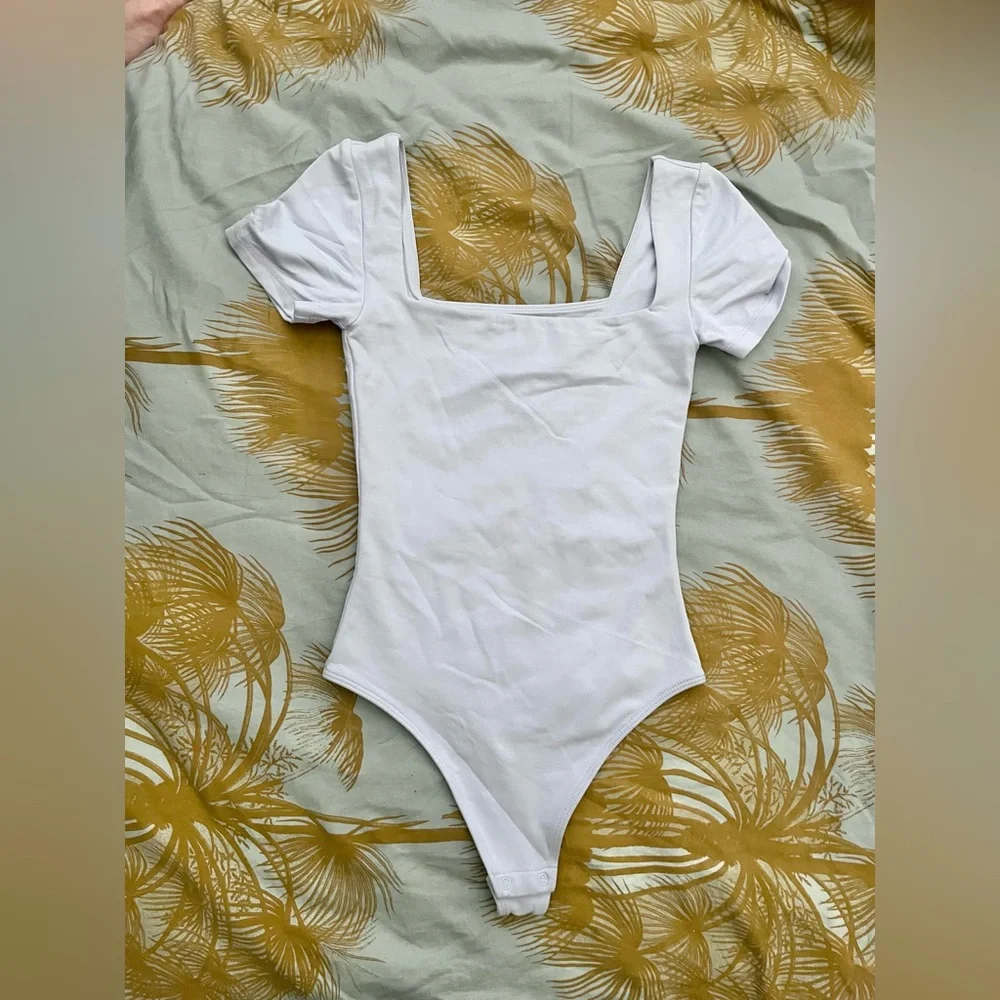 nwot Babaton Contour squareneck shortsleeve bodysuit Azul grey 2xs - Picture 3 of 4